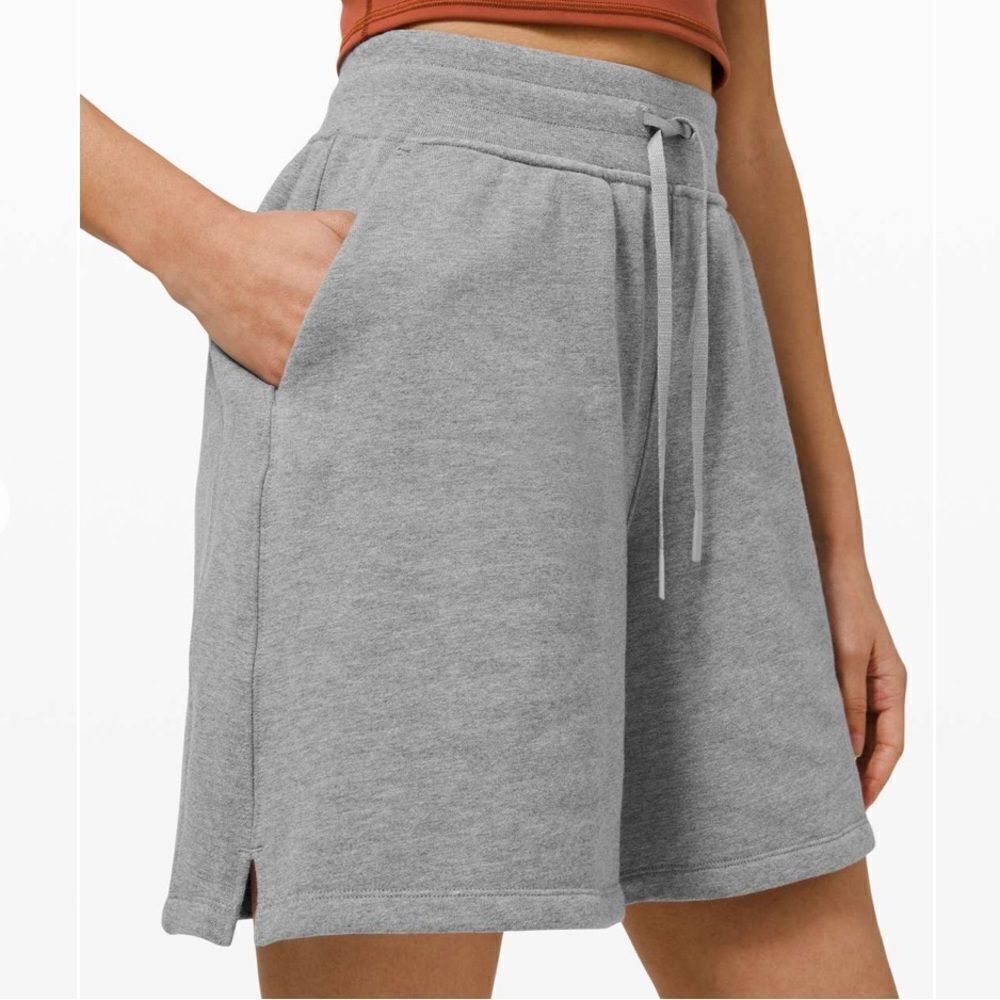 Lululemon All Yours High Rise Short *7"
Heathered Core Medium Grey